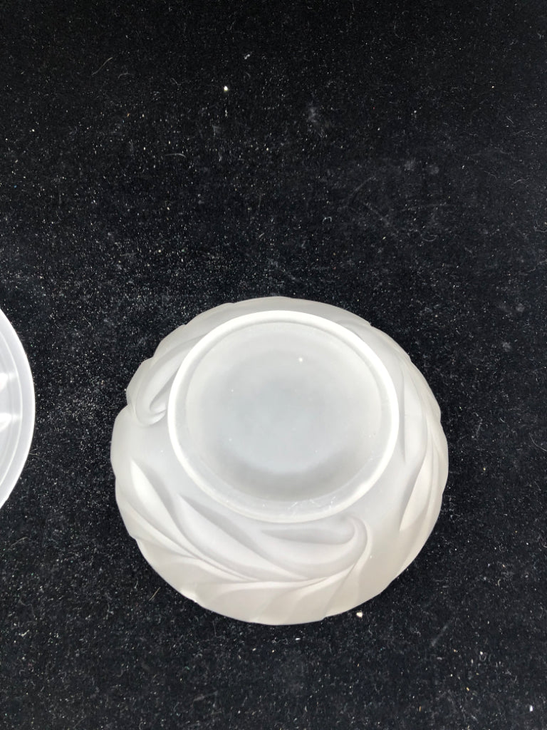 VTG FROSTED CUT GLASS ROUND CANDY DISH W LID.