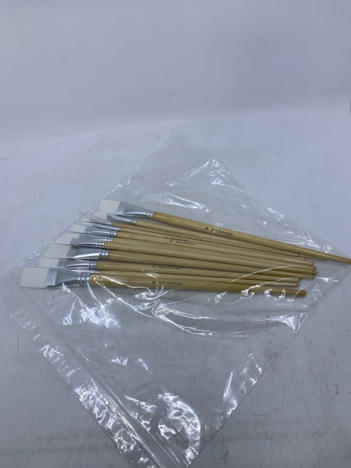 IN BAG 12 BLONDE WOOD HANDLES PAINT BRUSHES.