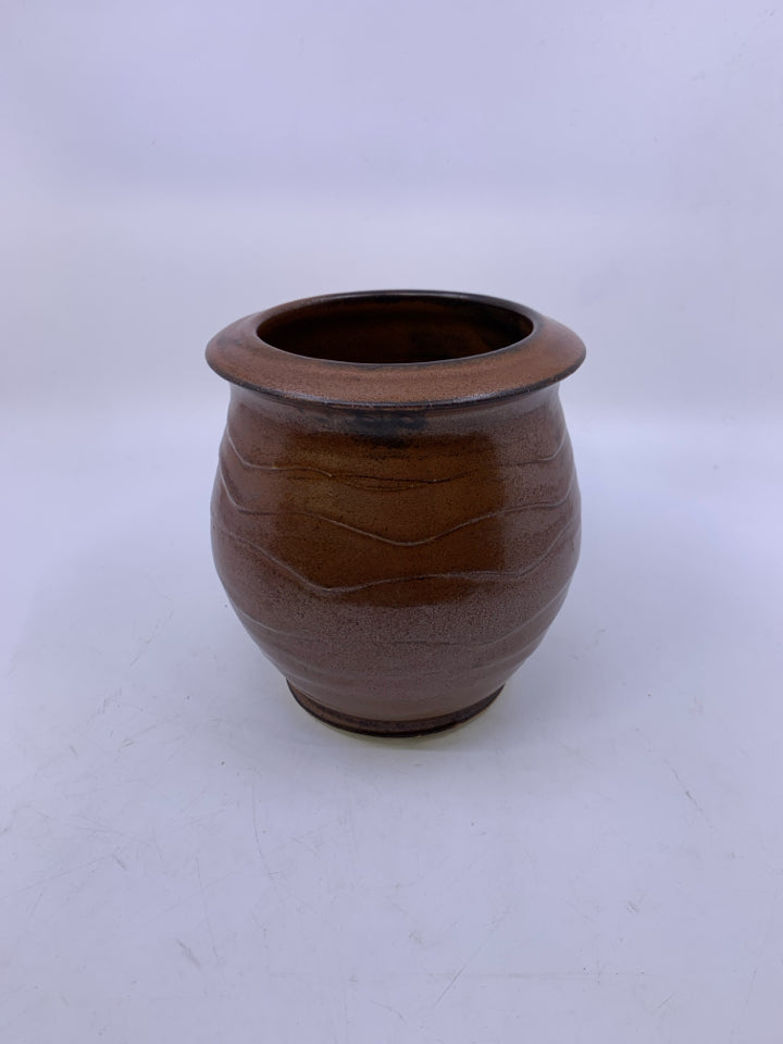 HEAVY RUST COLORED W/ WAVY CARVED LINES VASE.
