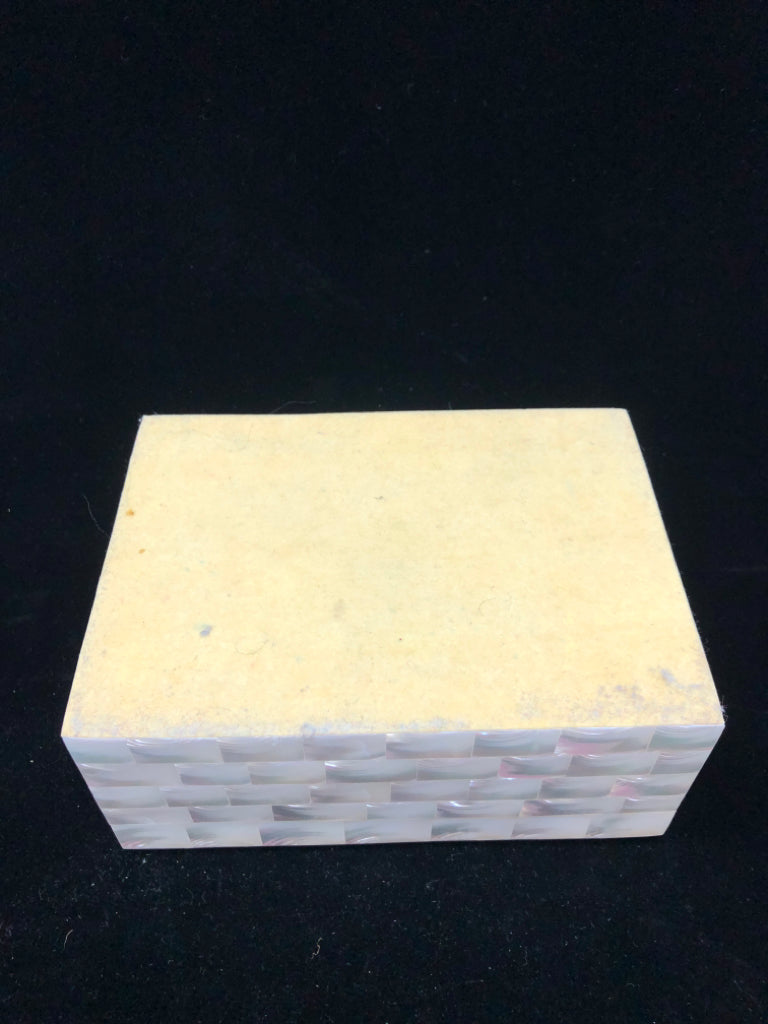 PEARLESCENT JEWELRY BOX.