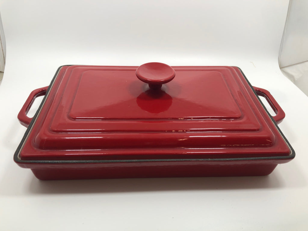 HEAVY RED STONEWARE BAKING DISH W/LID.
