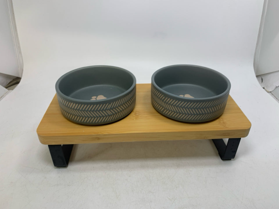 3PC WOOD BASE W/ METAL LEGS BLUE DOG BOWLS.