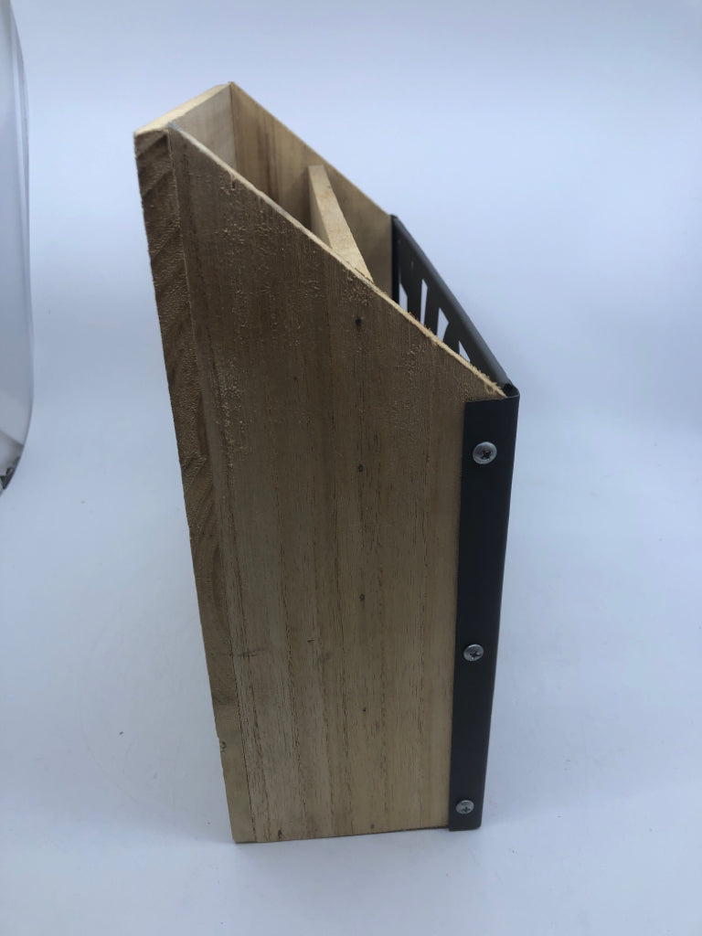 WOOD 2 SLOT MAIL FILE W/ GREY METAL CUTOUT HOME FRONT.