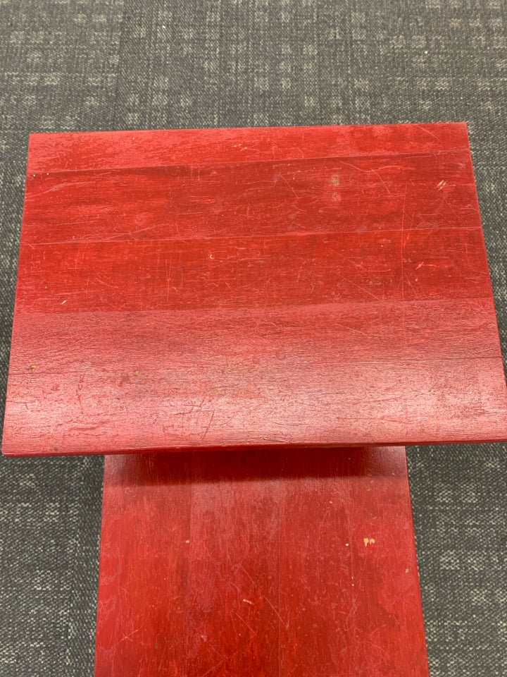 RED PAINTED END TALE WITH TOP SHELF.