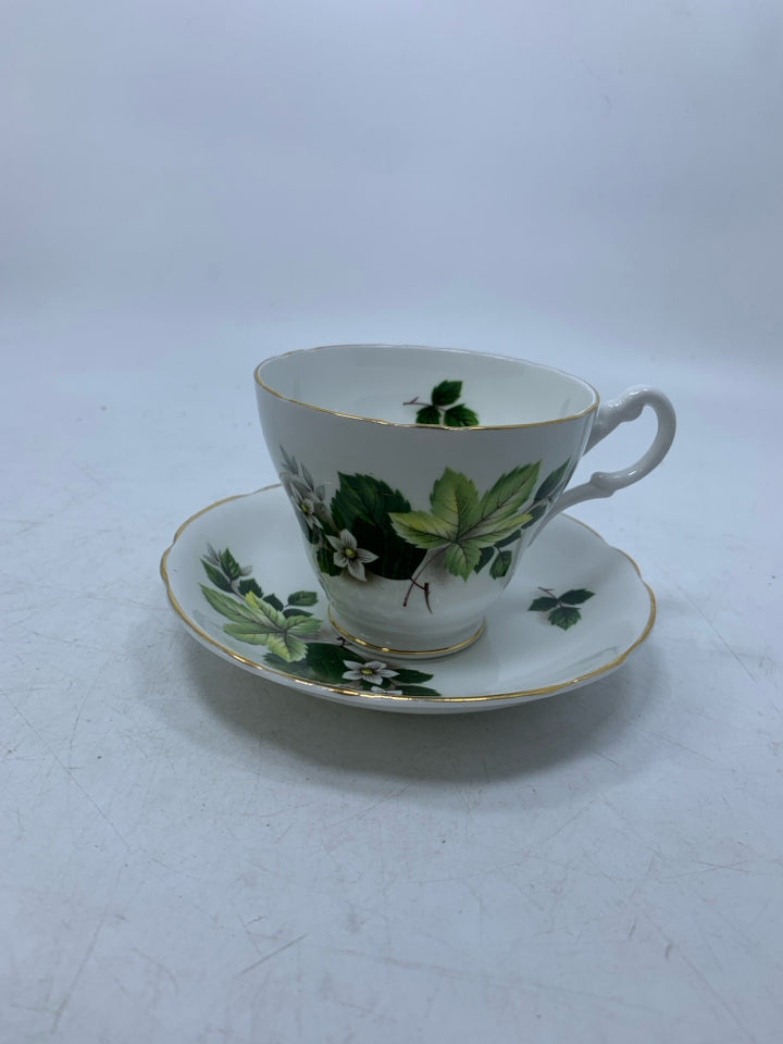 SMALL WHITE FLOWERS TEACUP SAUCER.