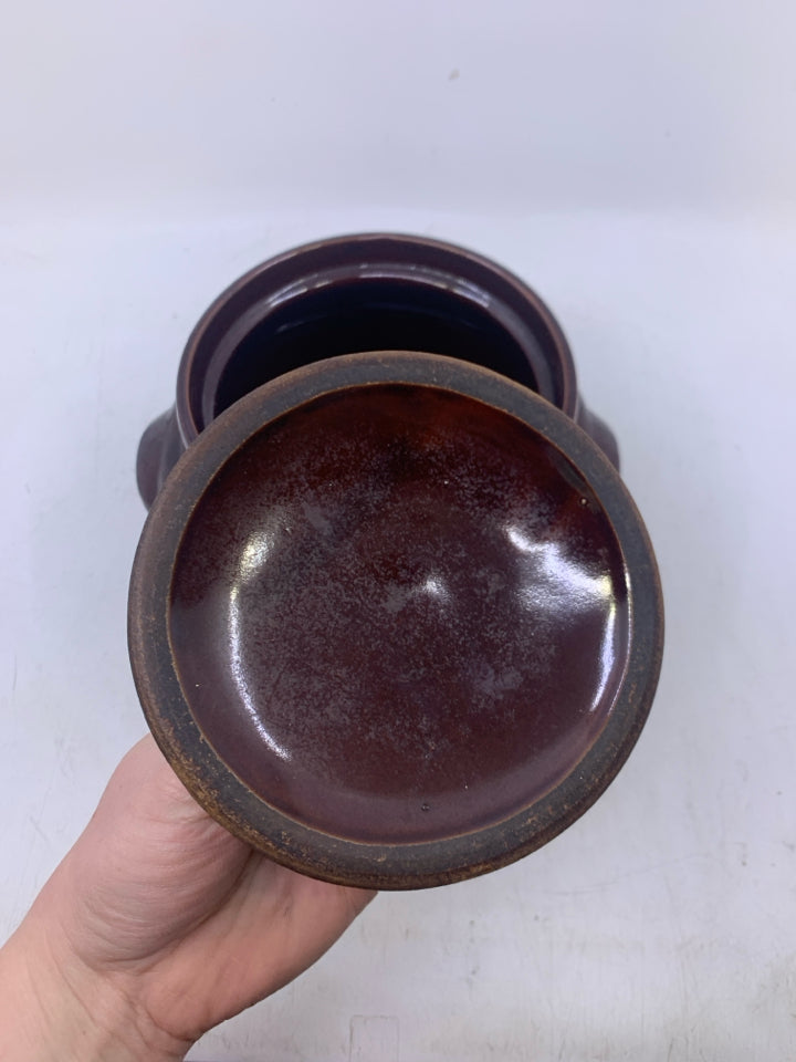 DARK BROWN TEXTURED BEAN POT W/ LID.