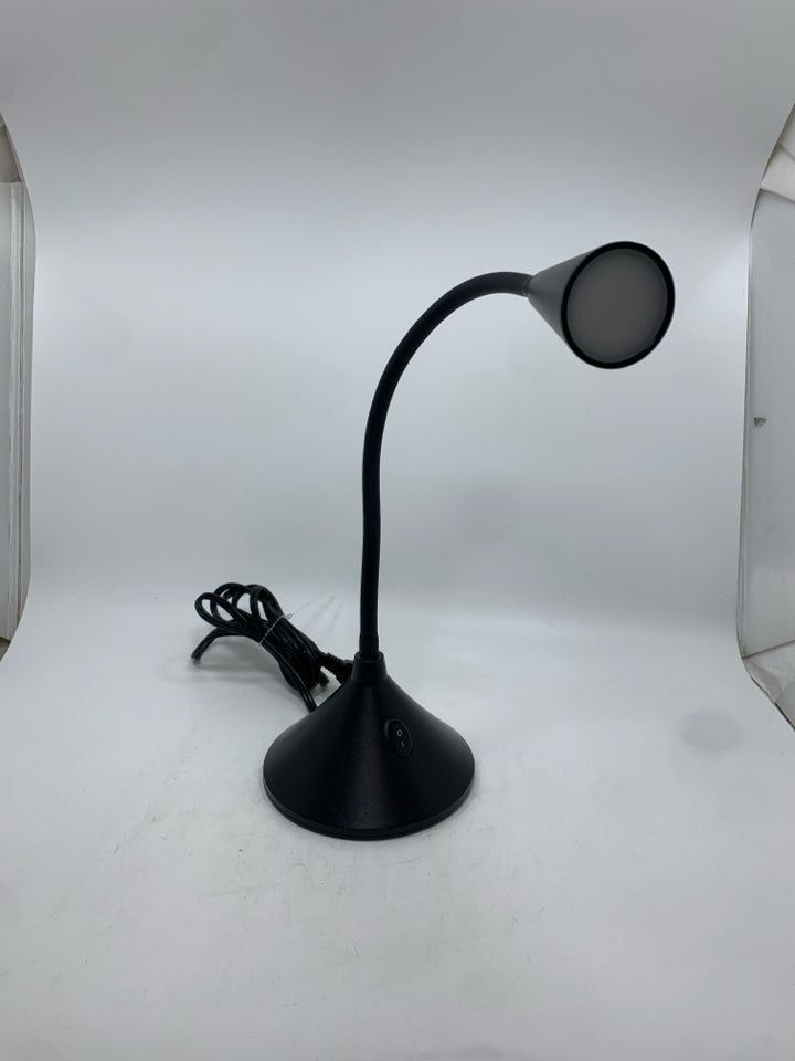 FLEXIBLE GOOSENECK DESK LAMP.