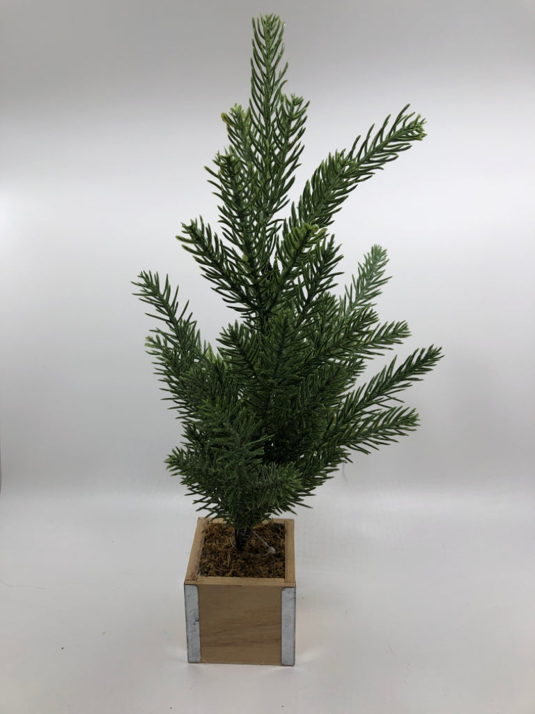 TABLETOP PINE TREE IN SQUARE WOODEN PLANTER.