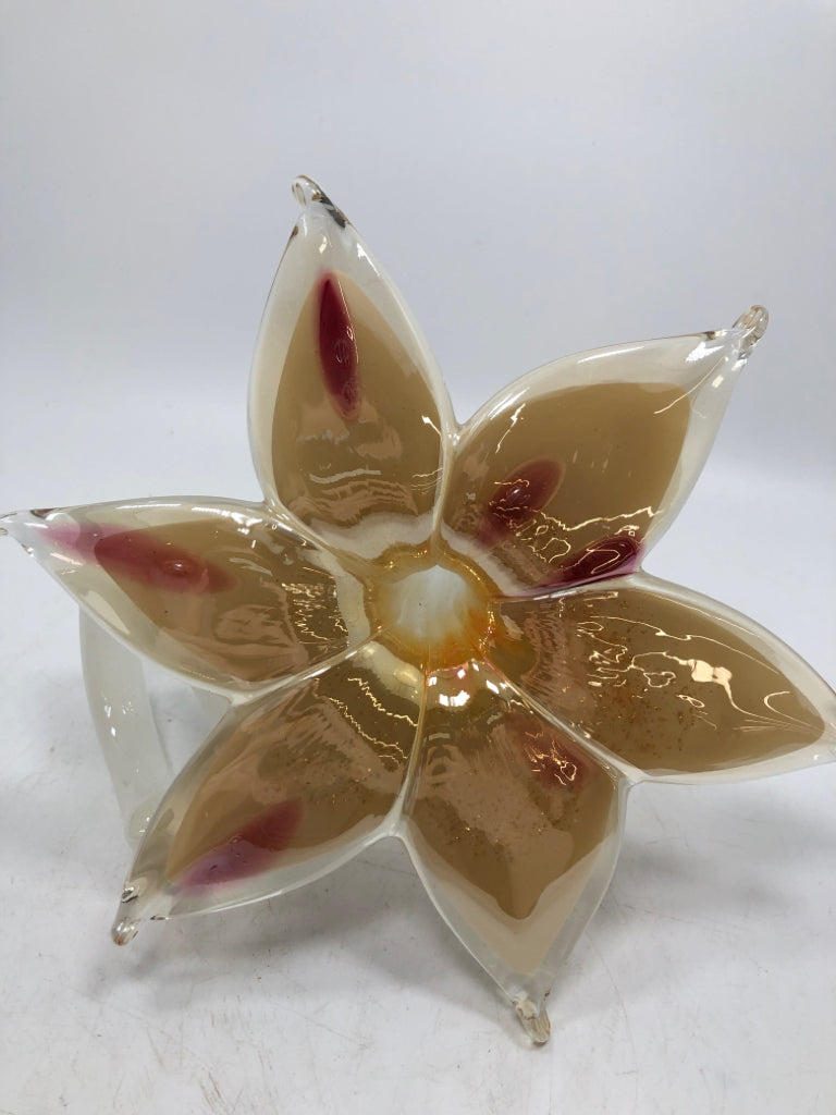 HAND-BLOWN ART GLASS LILY FLOWER PAPERWEIGHT.