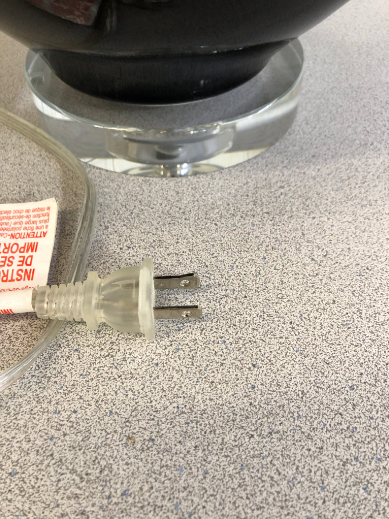 BLUE & CREAM DIPPED LAMP W/WHITE SHADE.