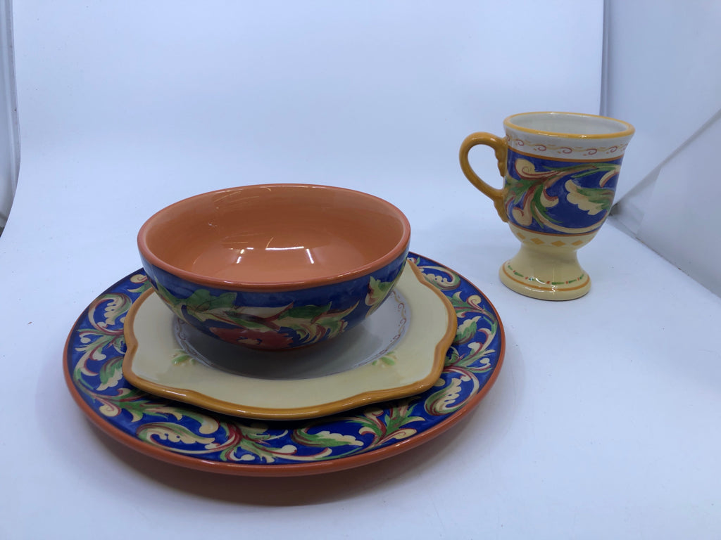 16PC SVC 4- VILLA DELLA LUNA DISH SET W/BOOK.