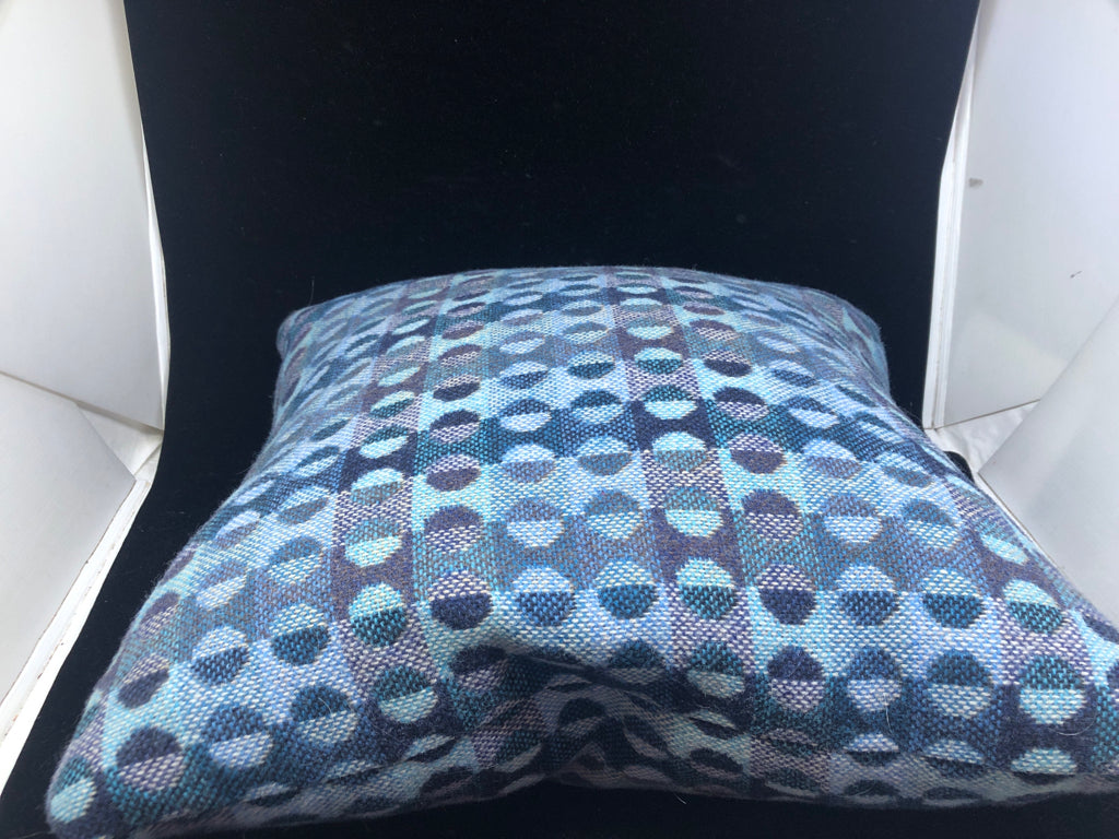BLUE PURPLE CIRCLE PATTERN PILLOW.