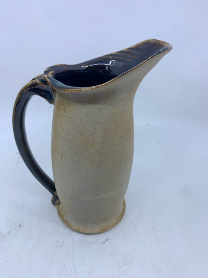 TAN/BROWN CERAMIC PITCHER.