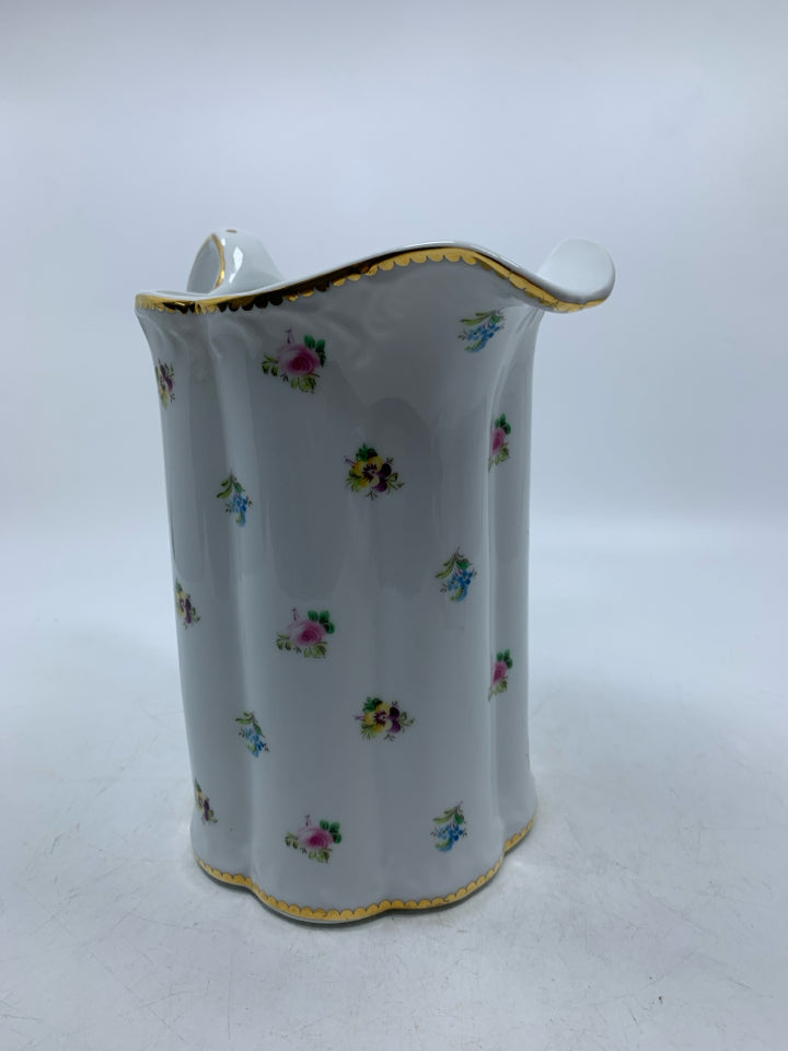VTG FLORAL PITCHER W/ GOLD RIM.
