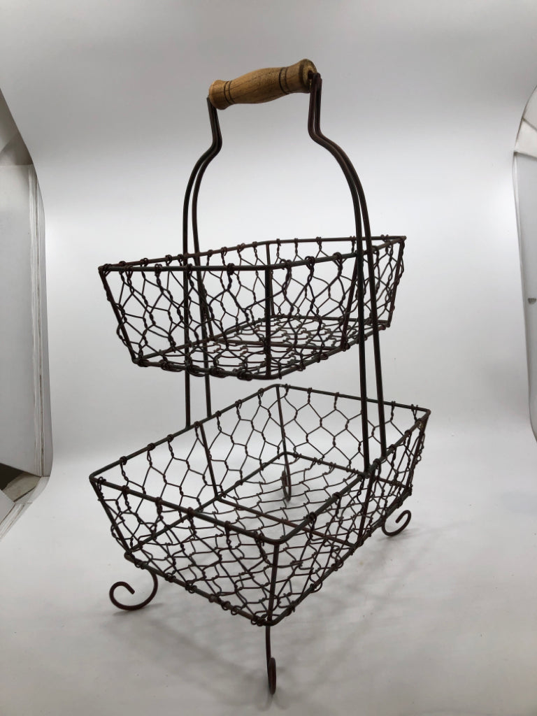 2-TIER RUSTIC CHICKEN WIRE TRAY.