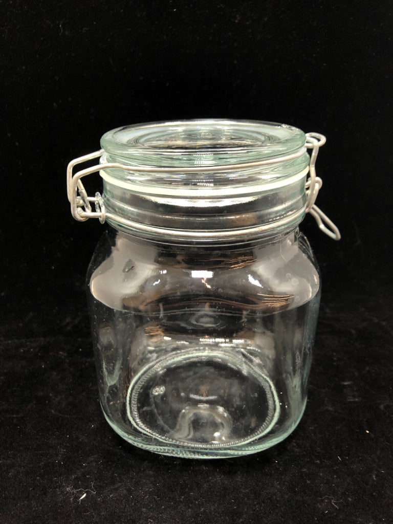 CLEAR GLASS JAR W/FLIP LOCKING LID.