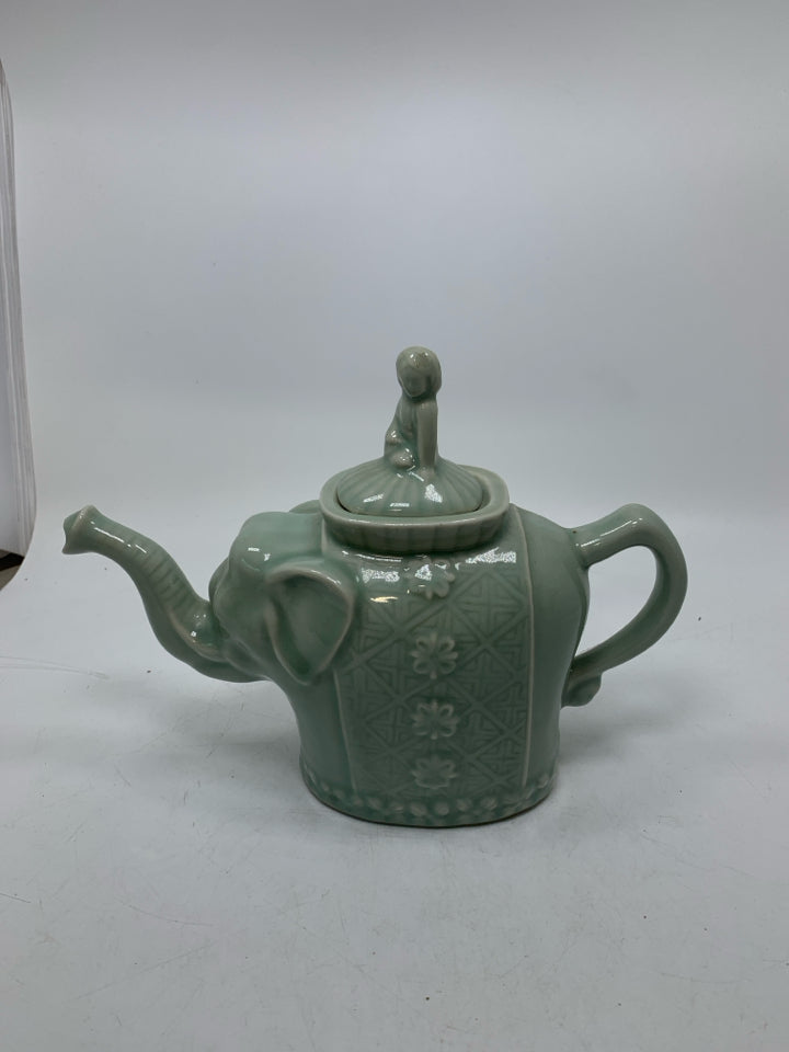 VTG ELEPHANT TEA POT.