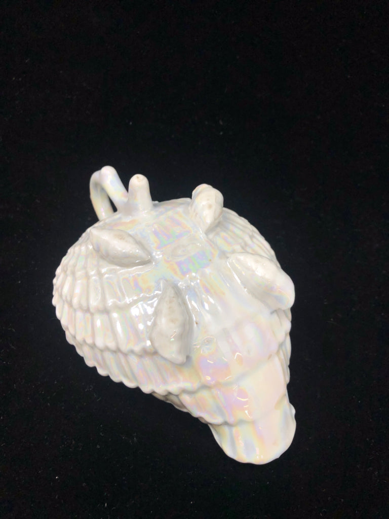 PEARLESCENT FOOTED SEASHELL DISH W/HANDLE.