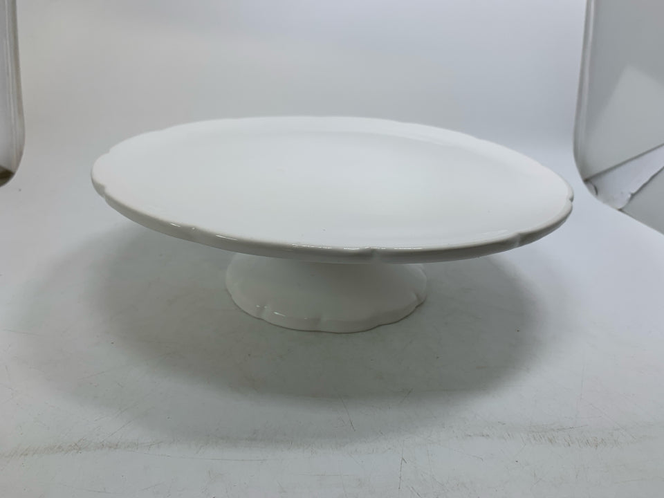 SHORT FOOTED WHITE CERAMIC CAKE STAND.