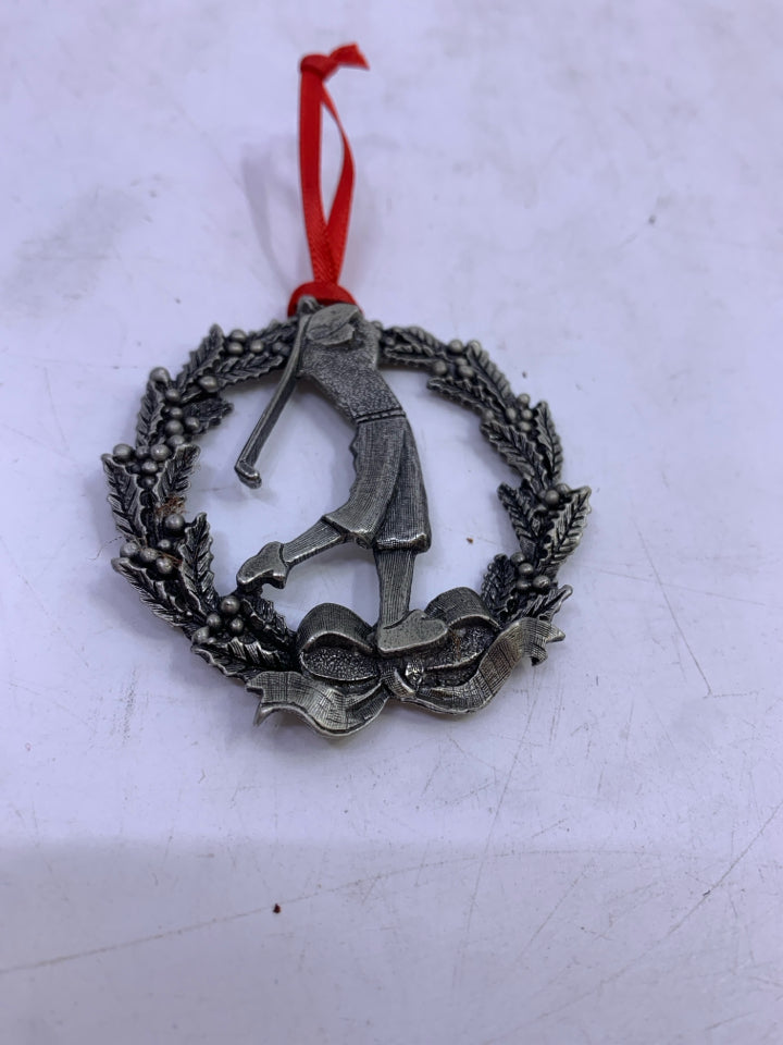 PEWTER GOLFER WREATH ORNAMENT.