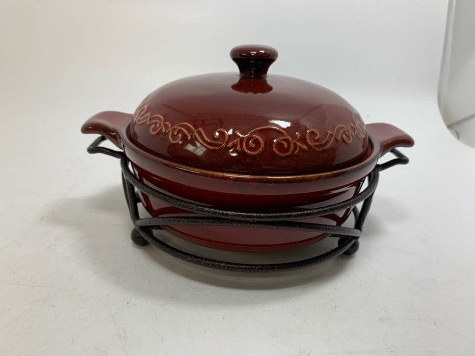 SMALL CIRCLE BAKING DISH W/ RACK & LID.