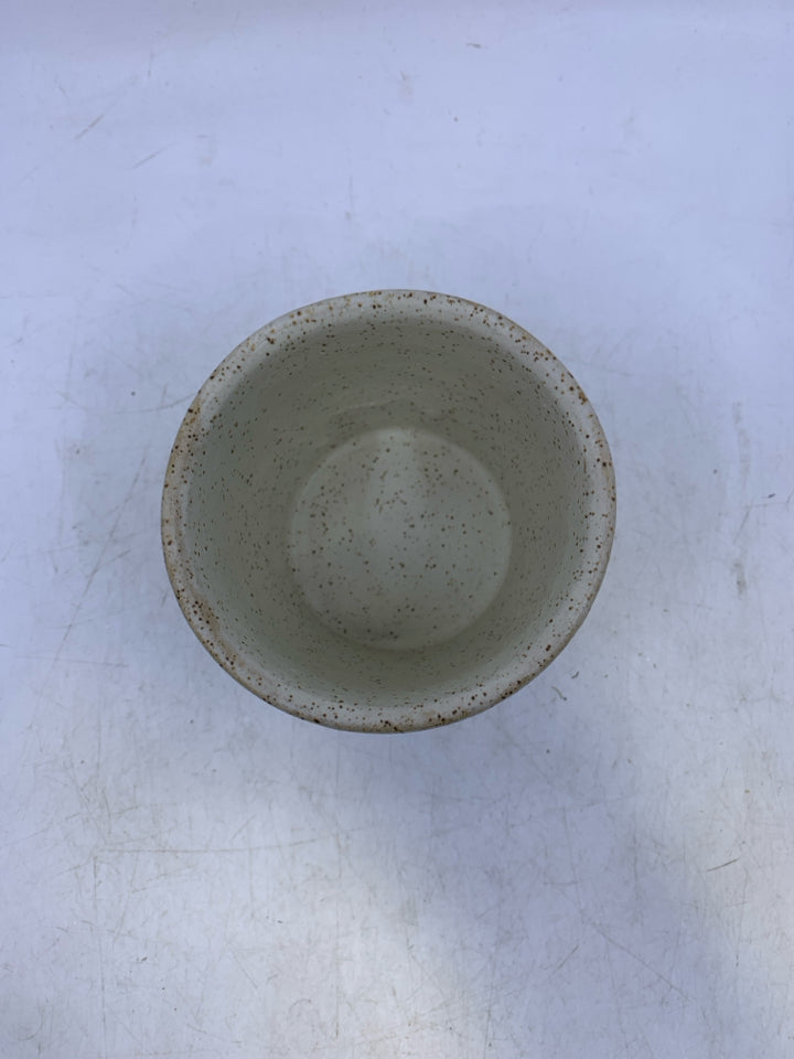 SMALL POTTERY PLANTER.