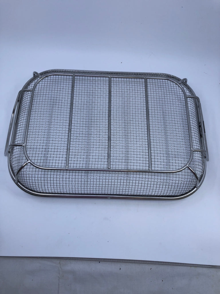 MESH ROASTING PAN- BOBBY FLAY.