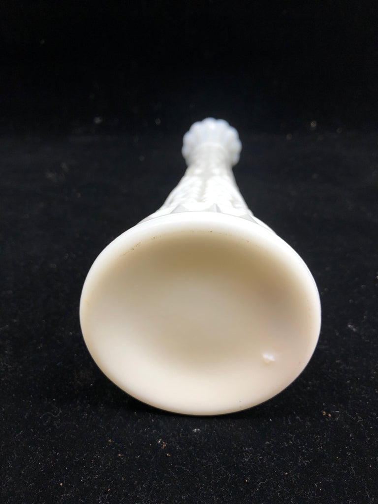 VTG WAVY EDGE MILK GLASS BUD VASE.