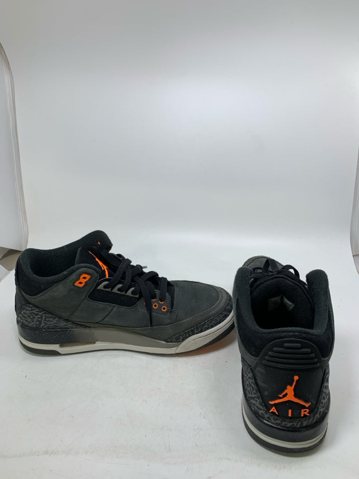 Air Jordan 3 Retro Mid Fear Sneakers