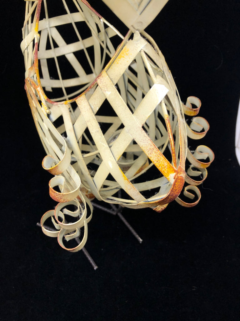 METAL ROOSTER EGG HOLDER.