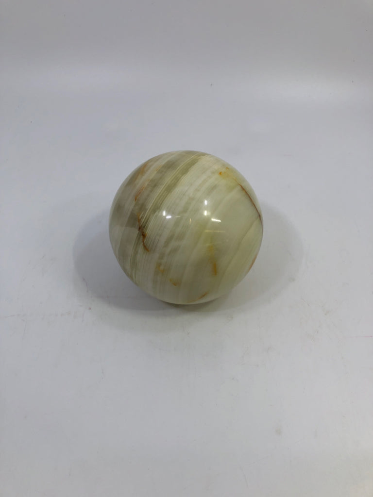 WHITE CREAM AND GREEN HUES SPHERE ONYX PAPER WEIGHT.