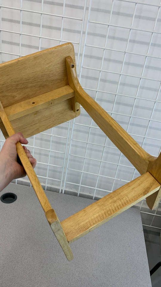 SM LIGHT WOOD PLANT STAND.