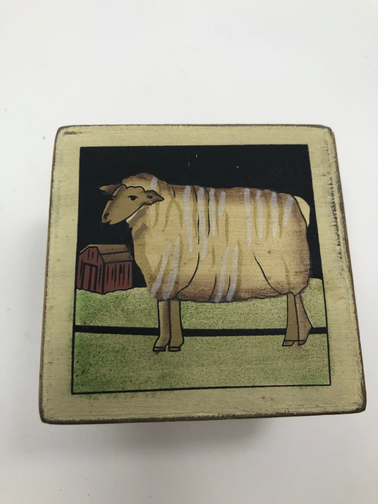 PRIMITIVE WOODEN BOX W/SHEEP/BARN+LID.