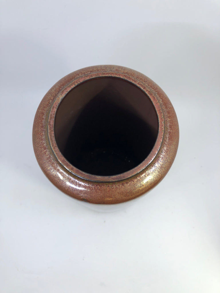 BROWN/GOLD HEAVY CERAMIC VASE.