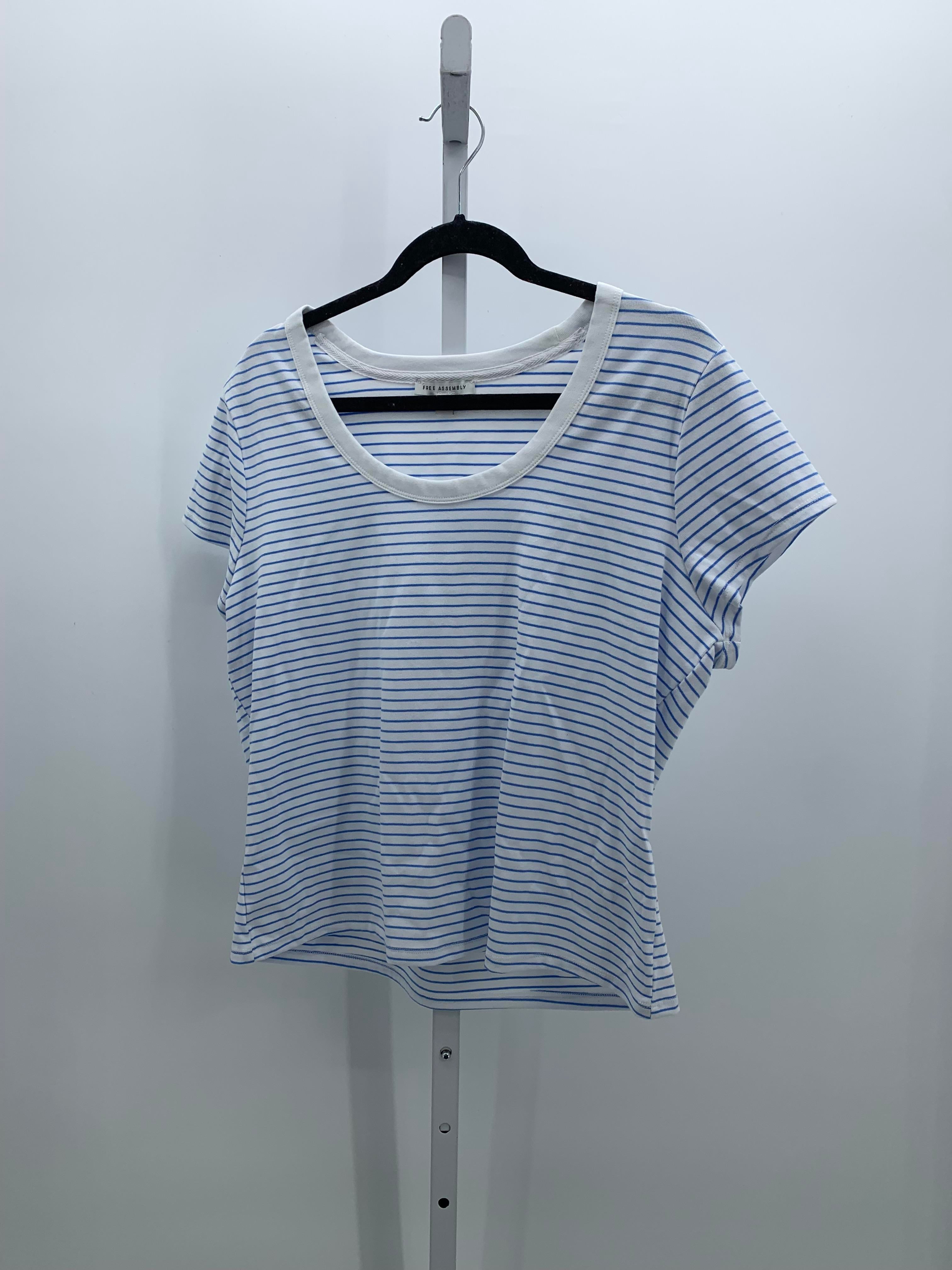 Free Assembly Size XXL Misses Short Sleeve Shirt