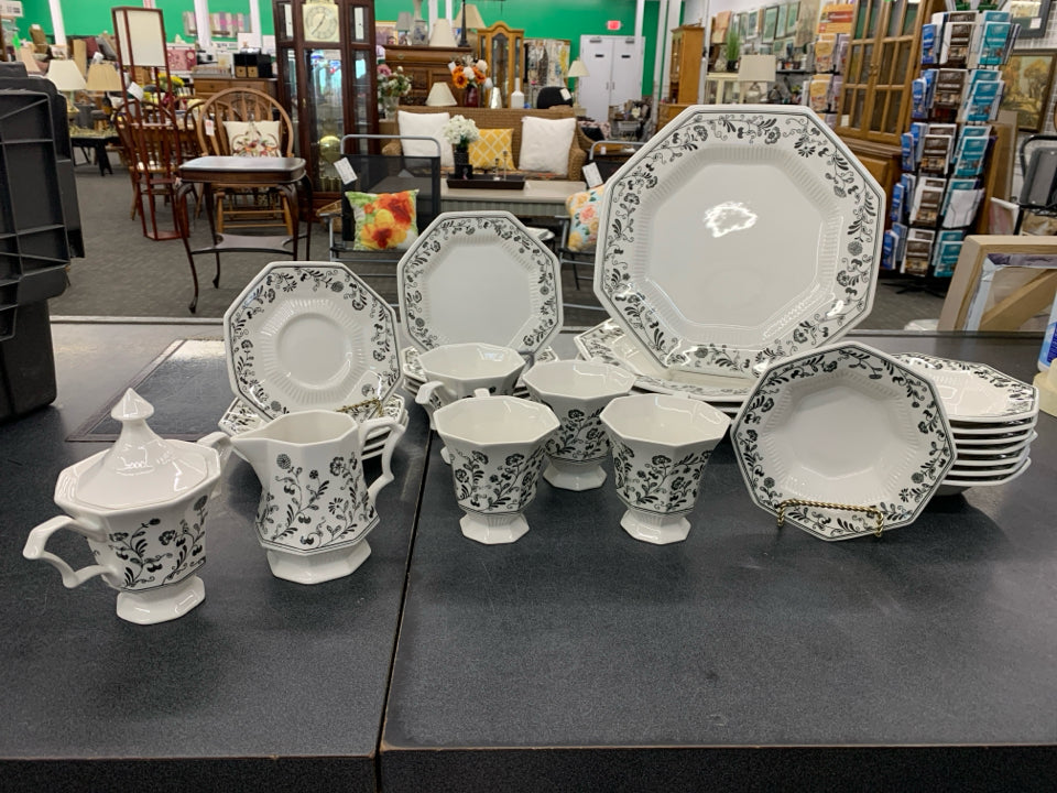 27 PC VTG IRONSTONE DISH SET SRVC FOR 4.