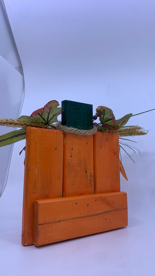 PUMPKIN SHAPED RECLAIMED WOOD W/LEAVES AND TWINE .