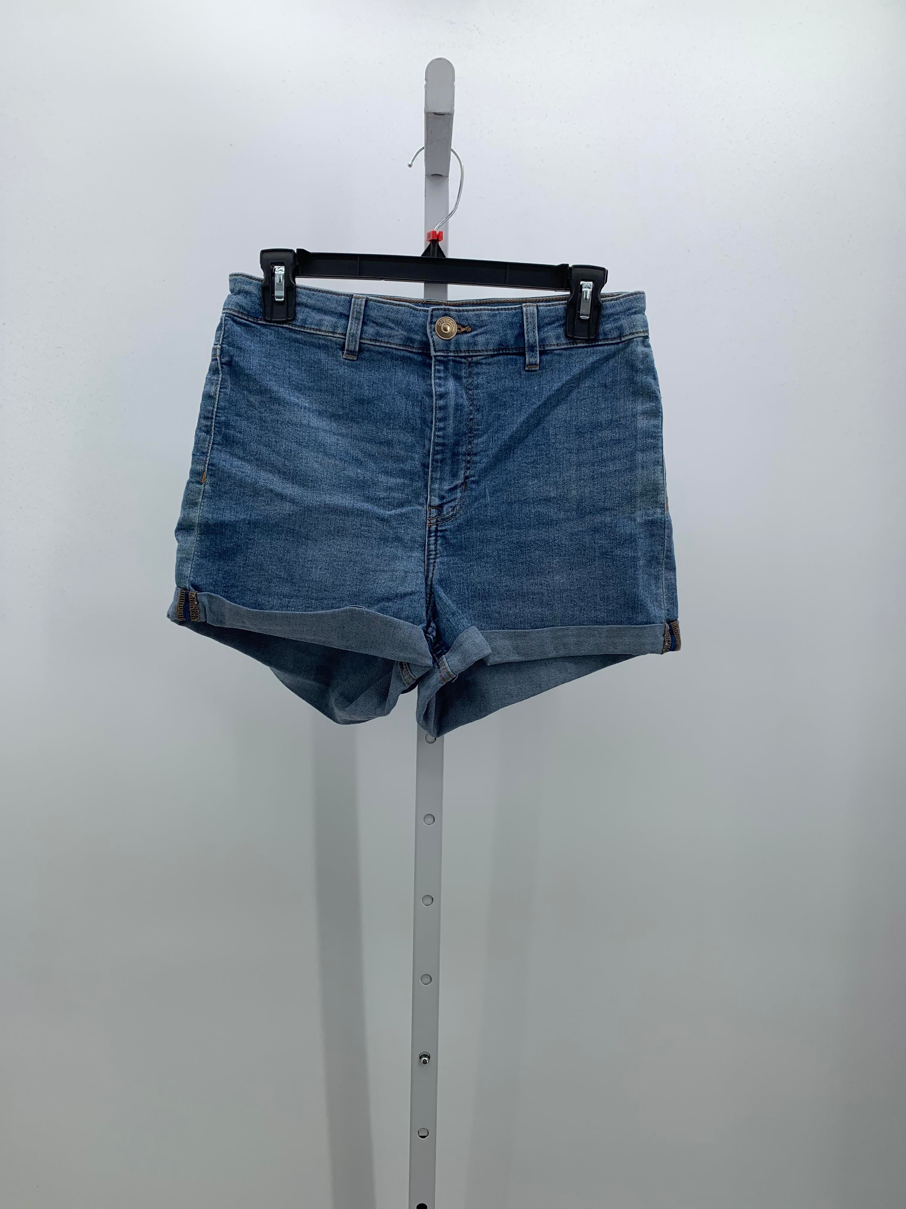 Divided Size 10 Juniors Shorts