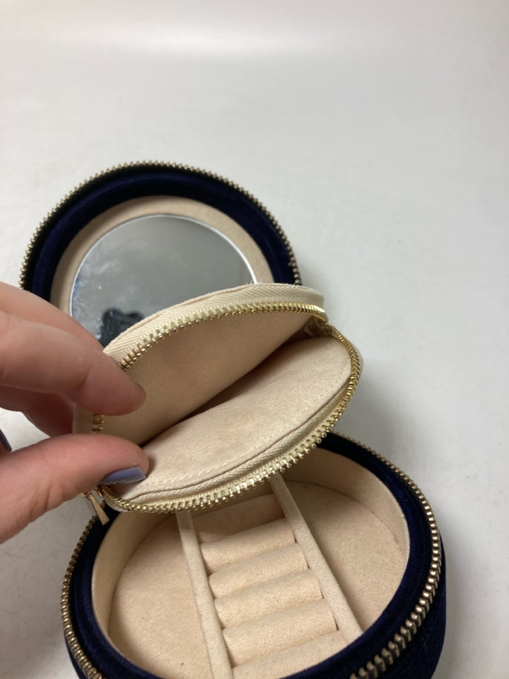 Wolf Zoe Velvet Embroidered Travel Circle Jewelry Case *Minor Pink Marks Inside