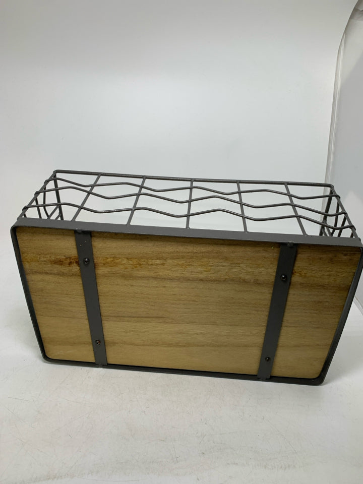 METAL CRATE BASKET W/ WOOD BOTTOM.