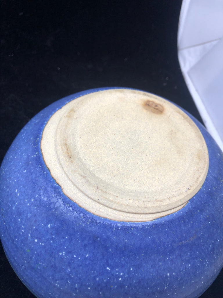 ROUND BLUE AND RED POTTERY CANISTER.