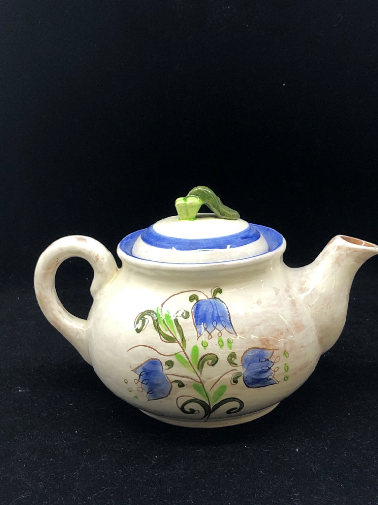 VTG WHITE POTTERY TEA POT W/ PAINTED BLUE TULIPS STANGL.