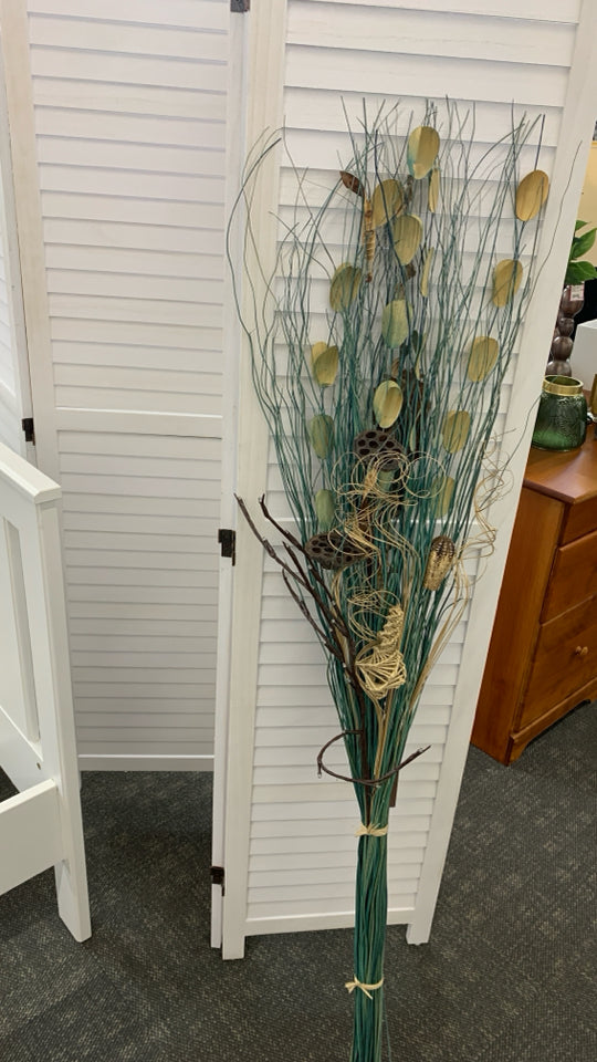 FAUX BLUE GRASS AND PEAPODS VASE FILLER.