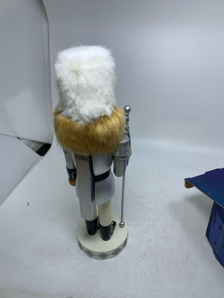 VTG IN BOX NUTCRACKER VILLAGE IN SILVER SOLDIER.