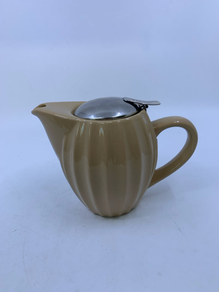 CERAMIC RIBBED COFFEE/TEA POT W/ METAL LID.