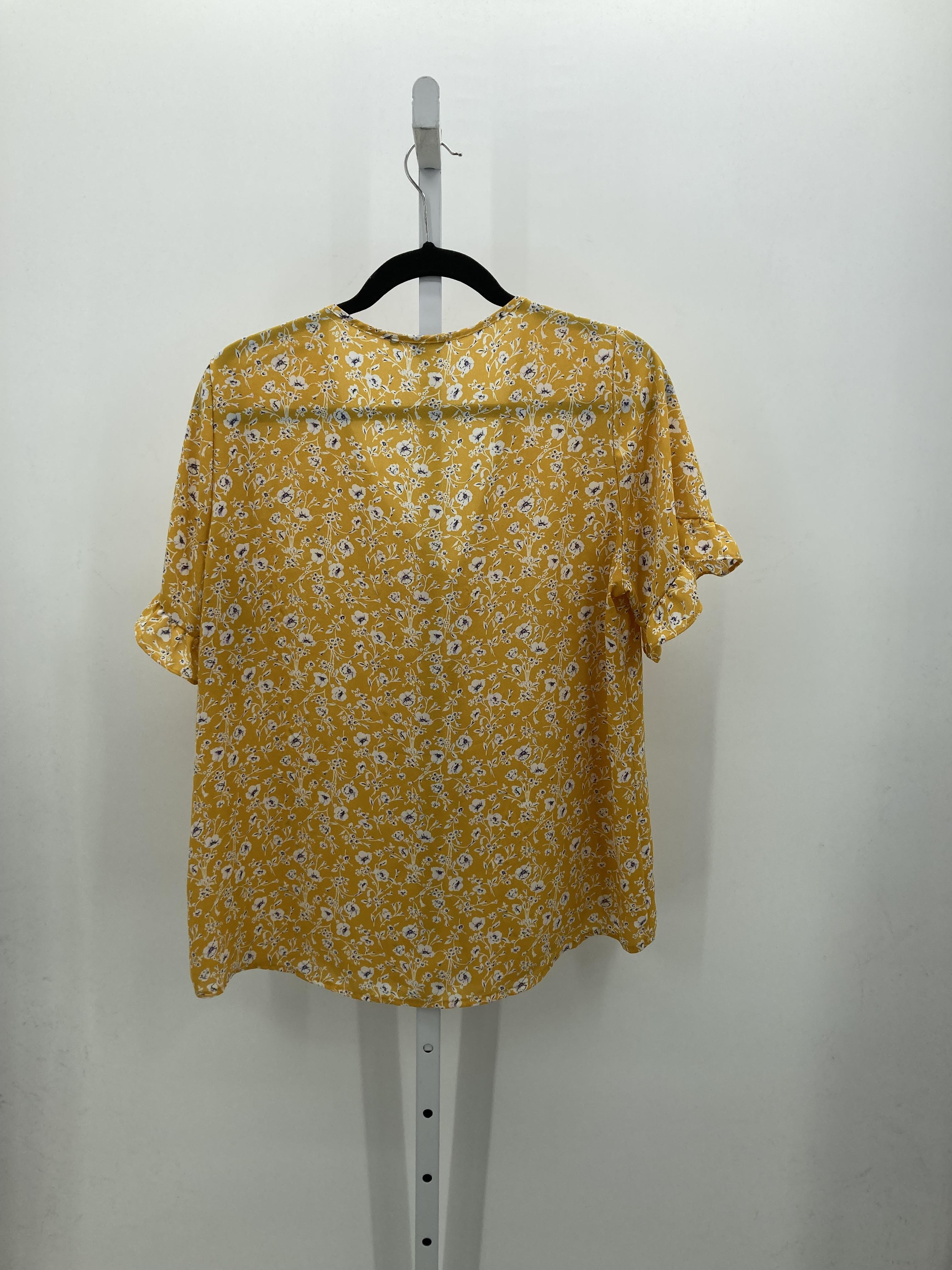 Size Medium Misses Short Sleeve Shirt