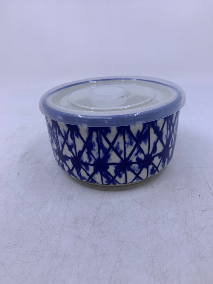 BLUE/WHITE CERAMIC STORAGE CONTAINER W/ LID.