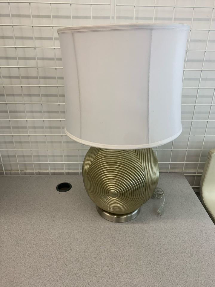 BULLSEYE ORB TABLE LAMP.