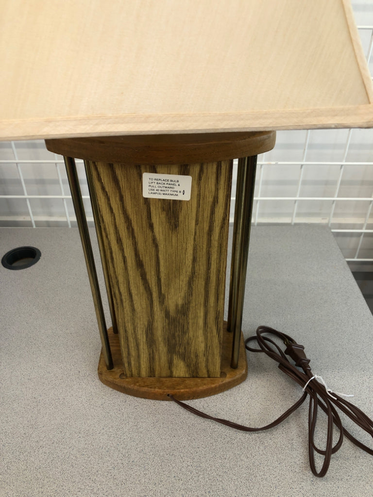 VTG 3WAY LAMP W/FROSTED GLASS PANEL AND CREAM SHADE.