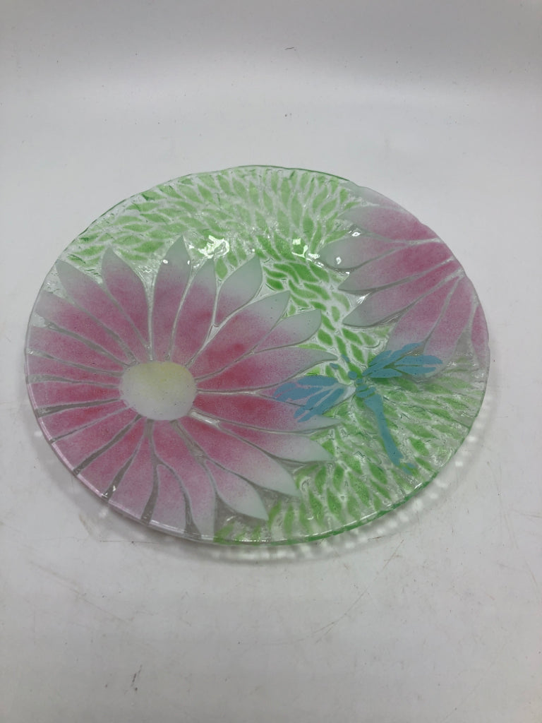 5 ASSORTED FUSED GLASS FLORAL LUNCH PLATES.